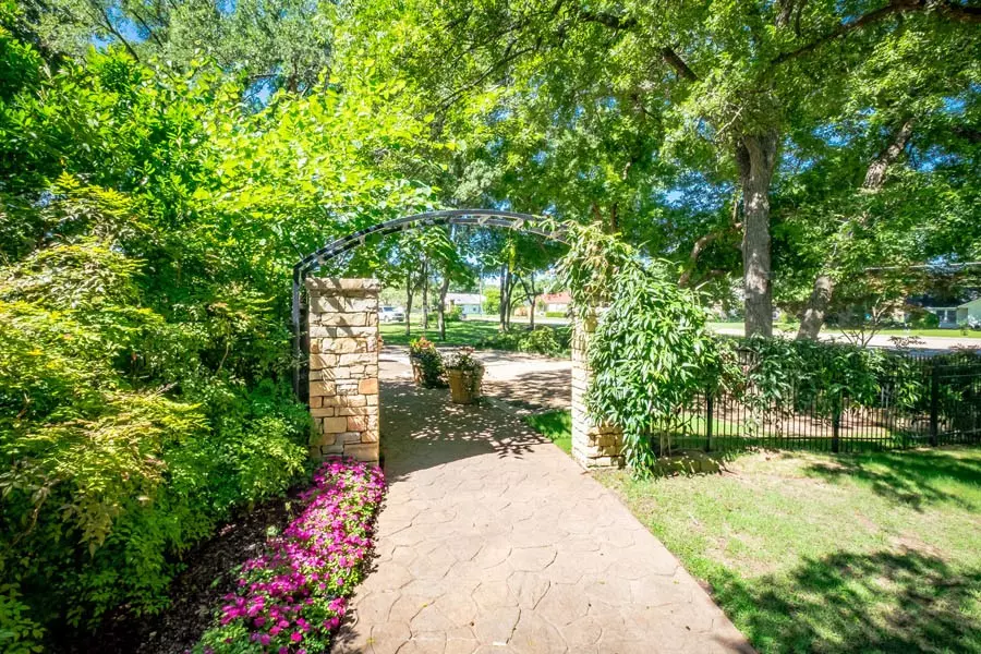 Grapevine Botanical Gardens At Heritage Park Gograpevine