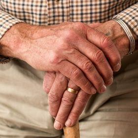 hands 981400 640